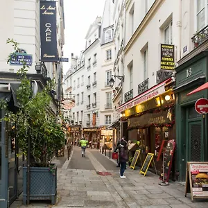 Nid Douillet Parisien Apartment